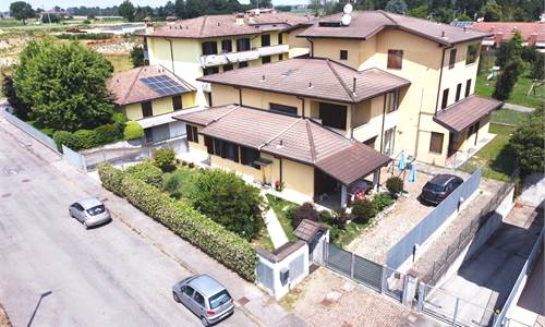 3 LOCALI + DOPPI SERVIZI CON GIARDINO PRIVATO