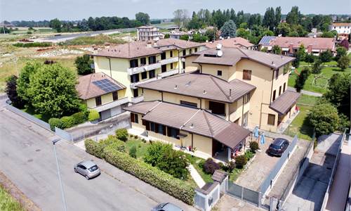 3 LOCALI + DOPPI SERVIZI CON GIARDINO PRIVATO