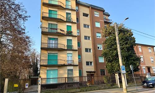 ZONA SEMICENTRO APPARTAMENTO 3 LOCALI + SERVIZI,CANTINA E BOX 