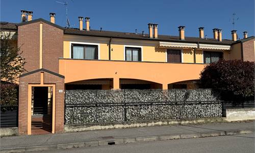 ESCLUSIVO MOLOCALE ARREDATO CON TERRAZZO